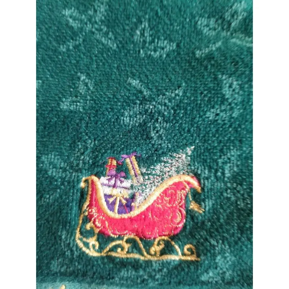 Saturday Knight LTD VINTAGE Hunter Green Embroidered Santa‎ & Sleigh Hand Towels